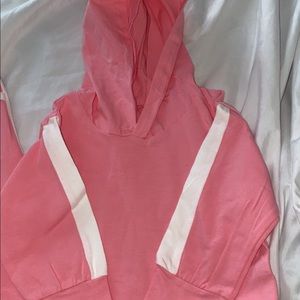 Kids pink 2 piece jumpsuit size 12-18 months never wore.